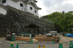 白石城北側の足場設置