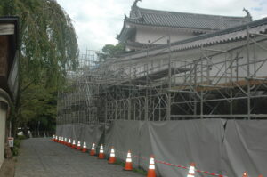土塀の足場の状況